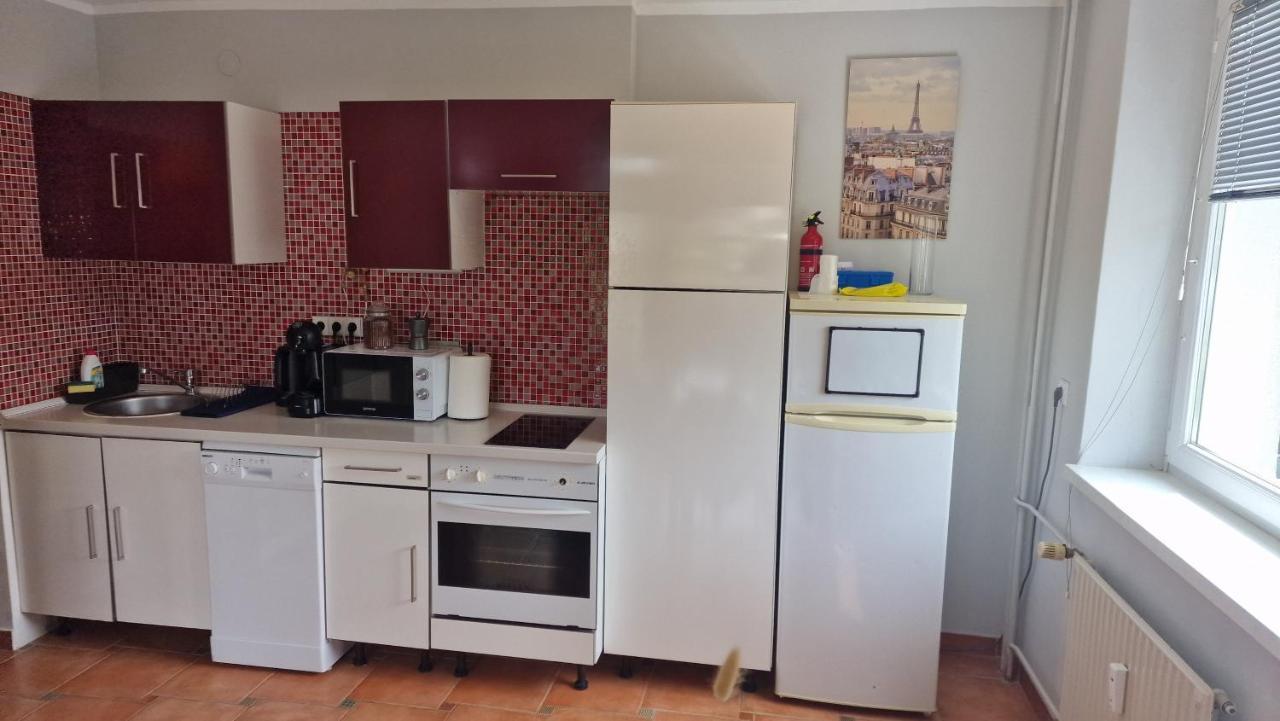 Lovely Condo With Free Parking ลูบลิยานา ภายนอก รูปภาพ